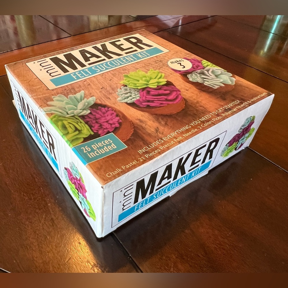 Mini Maker Felt Succulent Kit - Picture 6 of 7